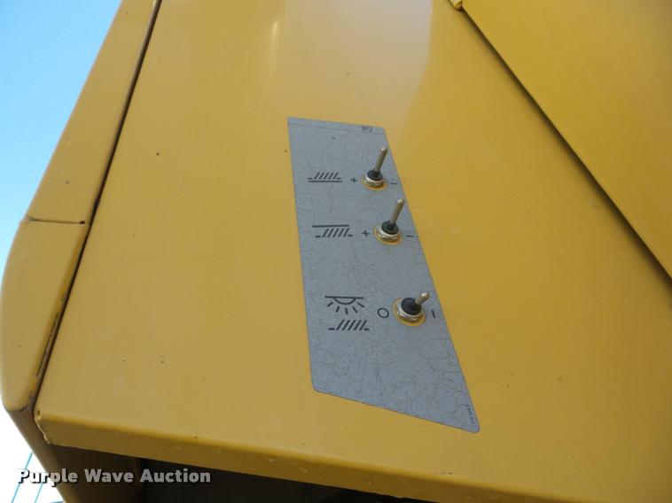 image for item J8689 2006 Lexion 585R RWA combine