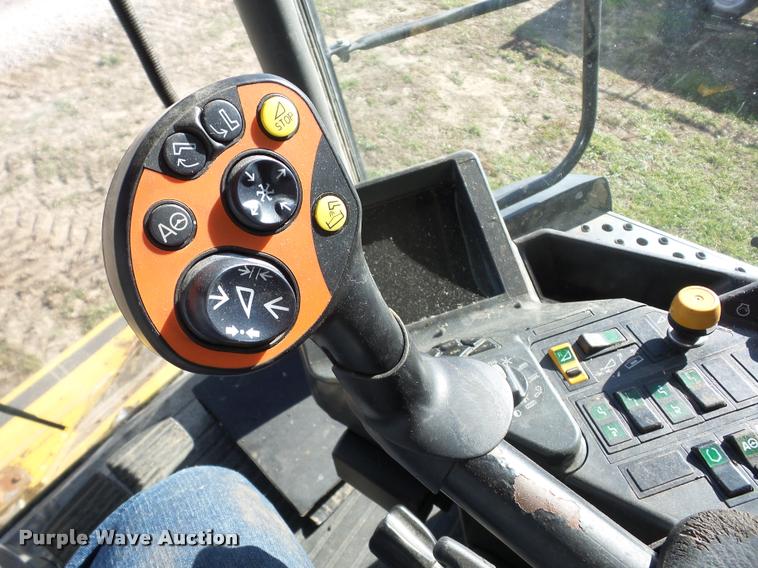 image for item J8689 2006 Lexion 585R RWA combine