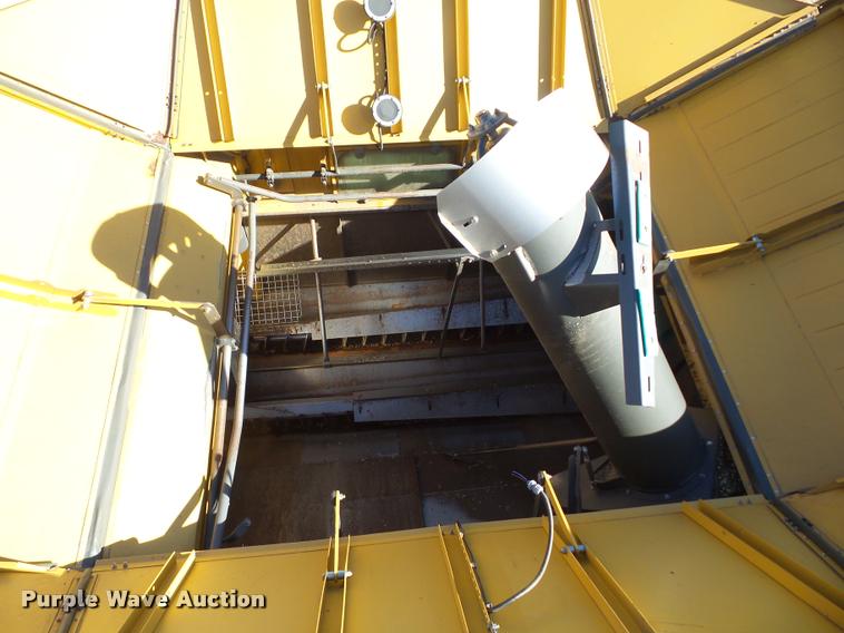 image for item J8689 2006 Lexion 585R RWA combine