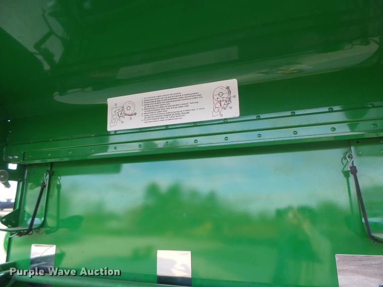 image for item K5524 2013 John Deere 569 Premium round baler