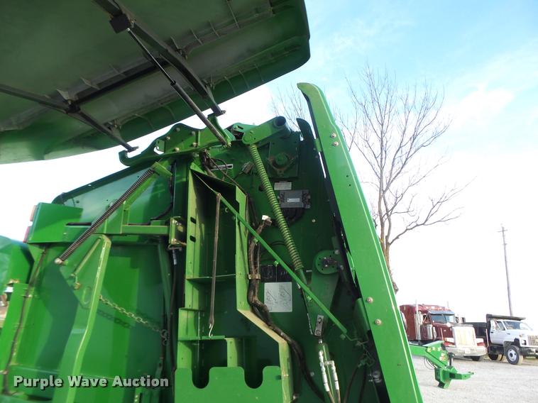 image for item K5524 2013 John Deere 569 Premium round baler