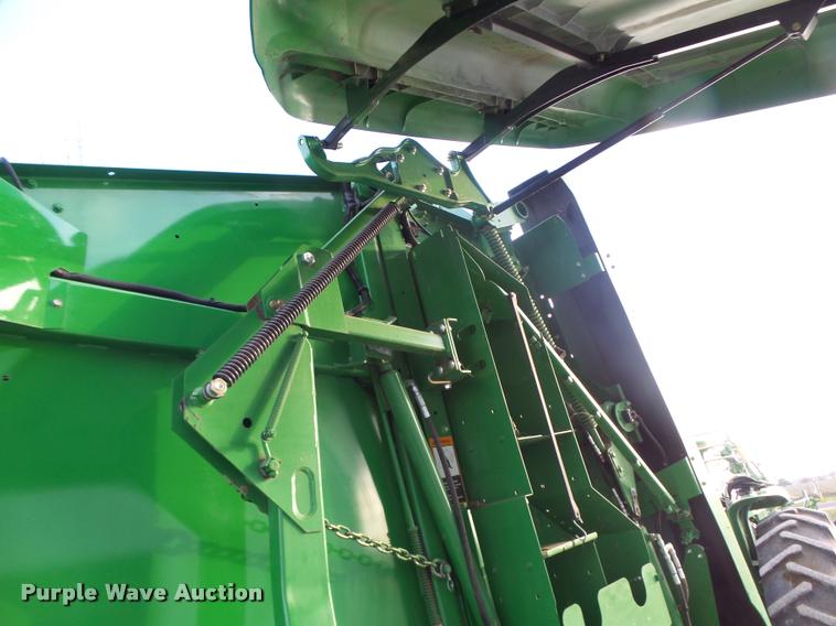 image for item K5524 2013 John Deere 569 Premium round baler