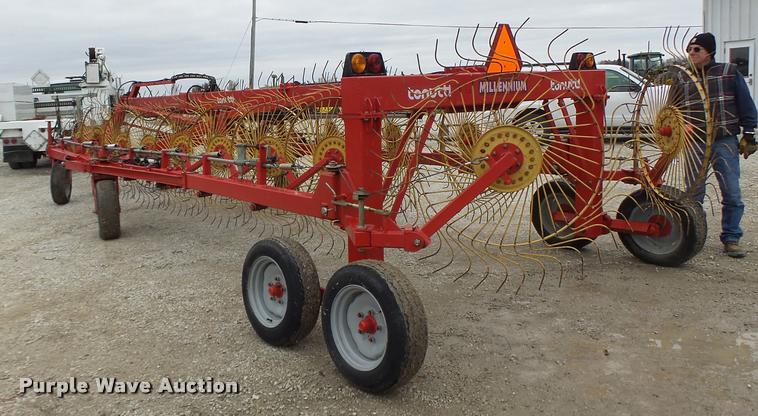 image for item K5529 Tonutti V20 hay rake