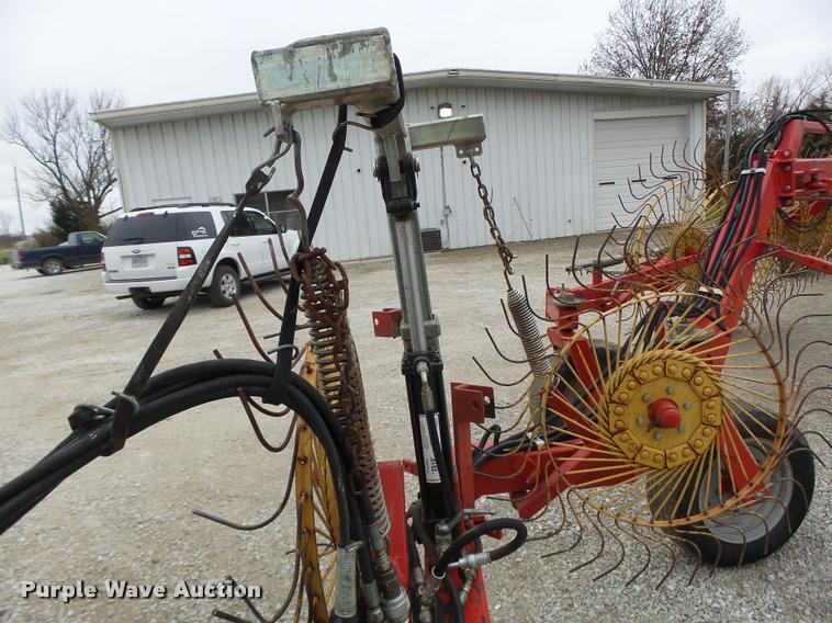 image for item K5529 Tonutti V20 hay rake