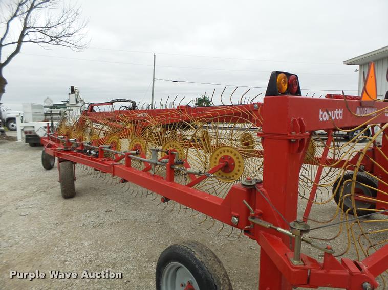 image for item K5529 Tonutti V20 hay rake
