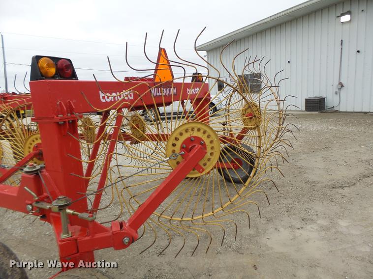 image for item K5529 Tonutti V20 hay rake