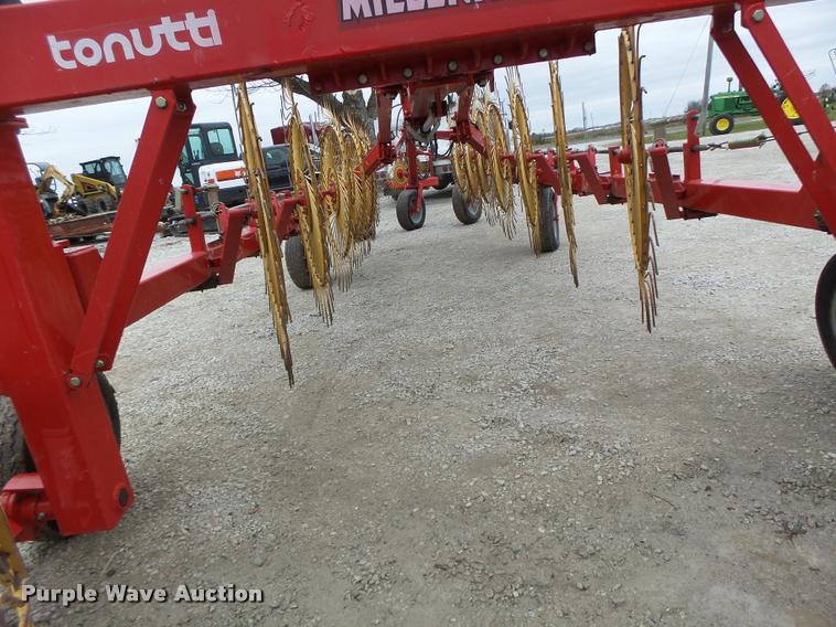 image for item K5529 Tonutti V20 hay rake