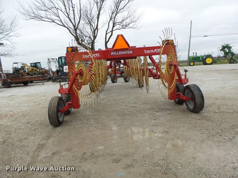 image for item K5529 Tonutti V20 hay rake