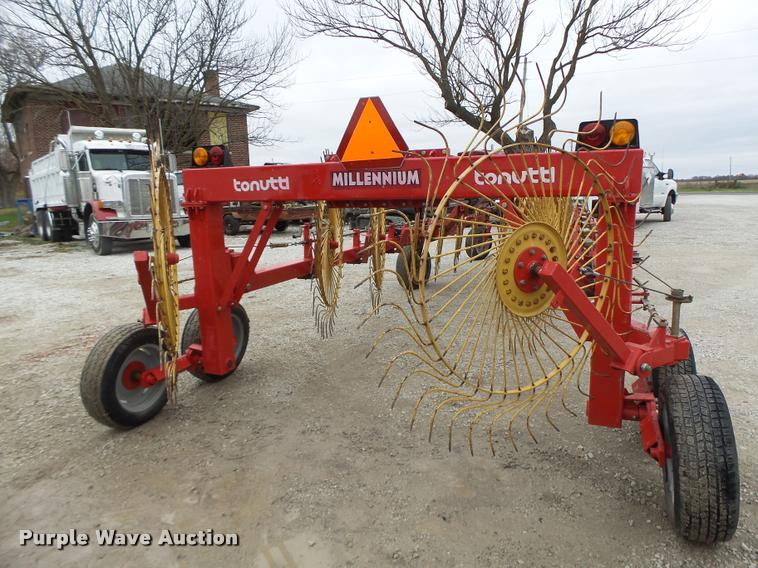 image for item K5529 Tonutti V20 hay rake