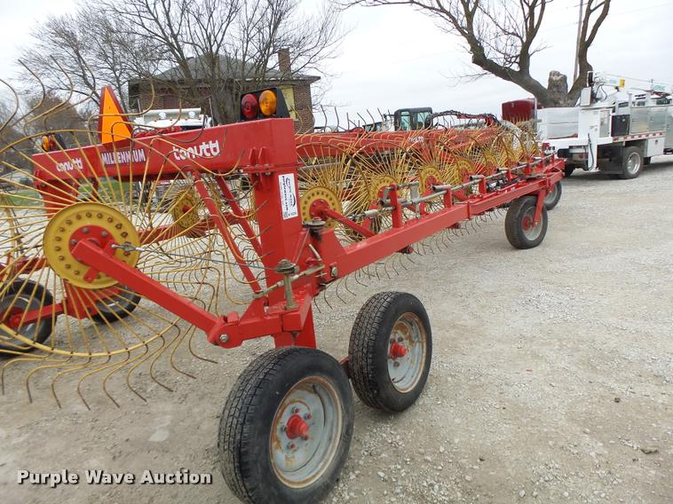 image for item K5529 Tonutti V20 hay rake