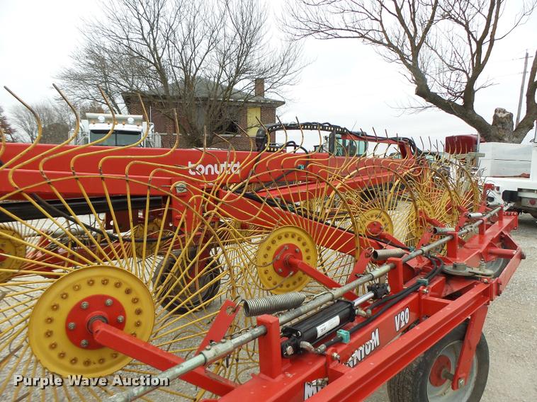 image for item K5529 Tonutti V20 hay rake