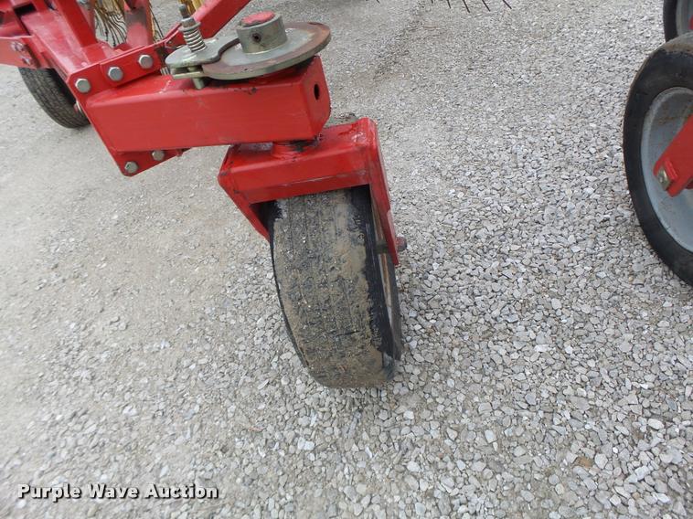 image for item K5529 Tonutti V20 hay rake