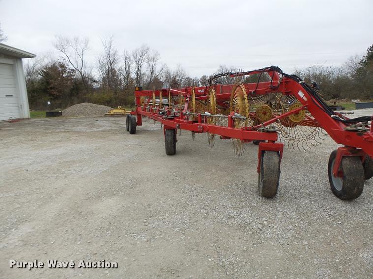 image for item K5529 Tonutti V20 hay rake