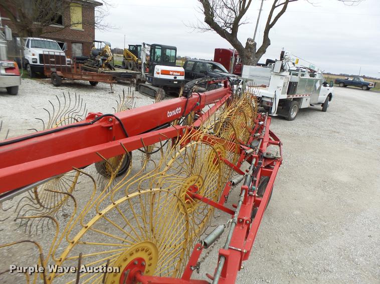 image for item K5529 Tonutti V20 hay rake