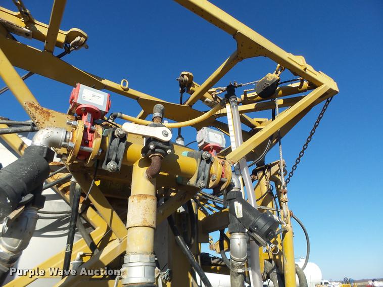 image for item K5531 1999 Ag-Chem TerraGator 8103 self-propelled sprayer