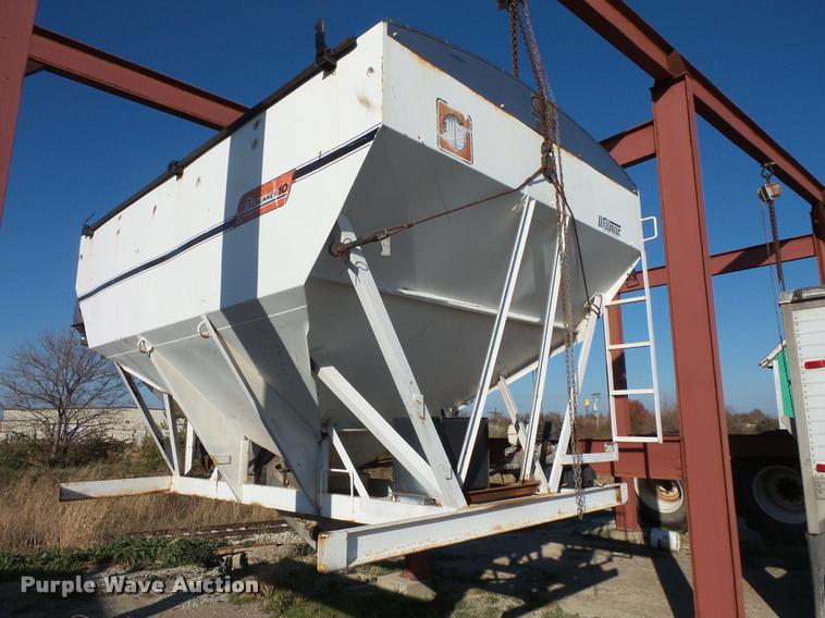 image for item L3599 Willmar seed tender bed