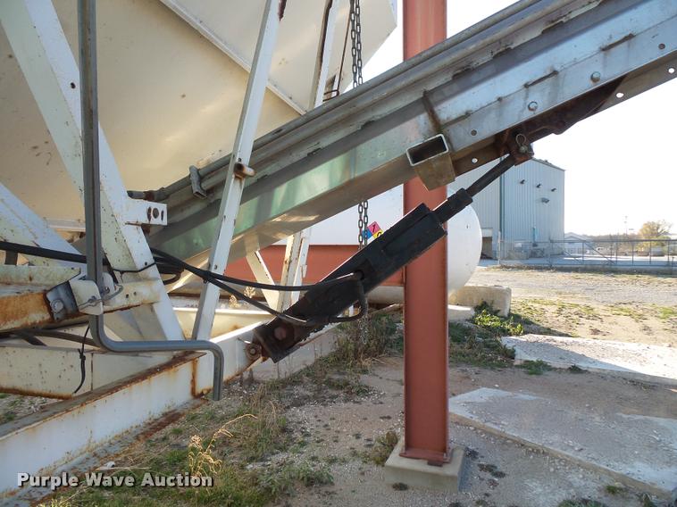 image for item L3599 Willmar seed tender bed