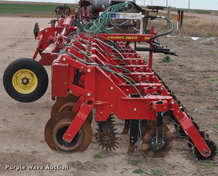 image for item L5138 Sunflower 7630 strip-till