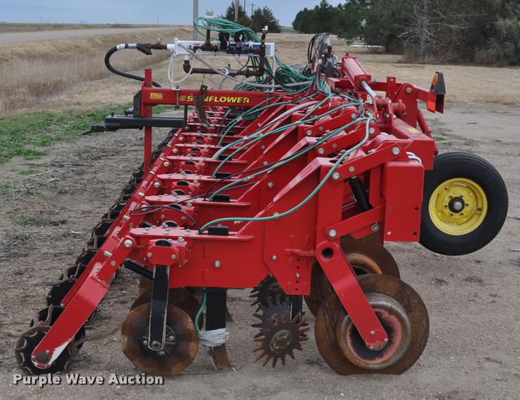image for item L5138 Sunflower 7630 strip-till