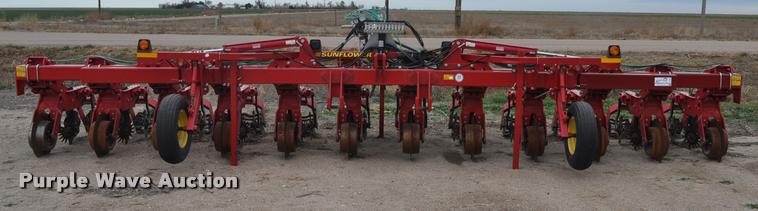 image for item L5138 Sunflower 7630 strip-till