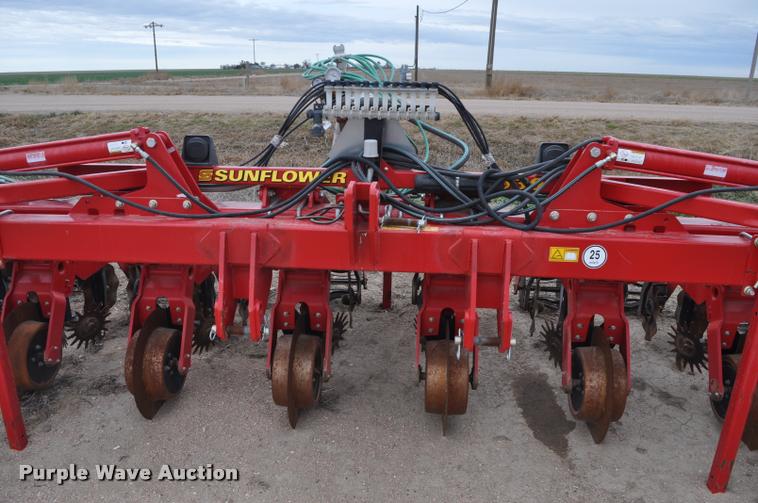 image for item L5138 Sunflower 7630 strip-till