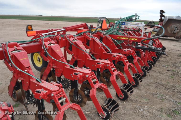 image for item L5138 Sunflower 7630 strip-till