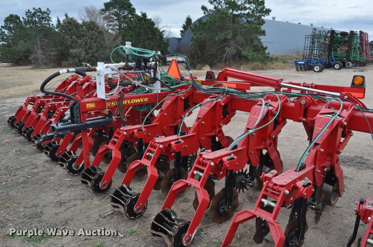 image for item L5138 Sunflower 7630 strip-till