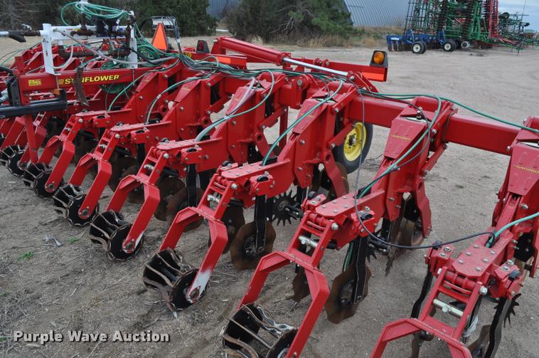 image for item L5138 Sunflower 7630 strip-till