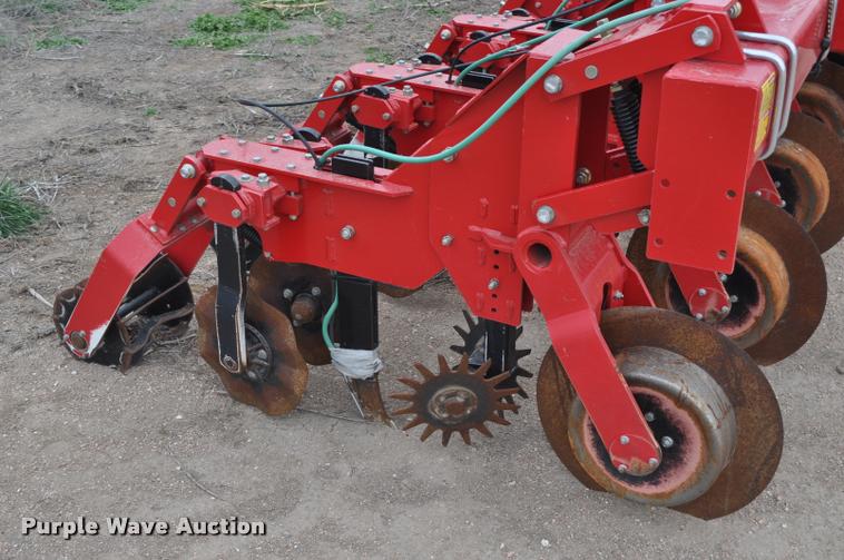 image for item L5138 Sunflower 7630 strip-till