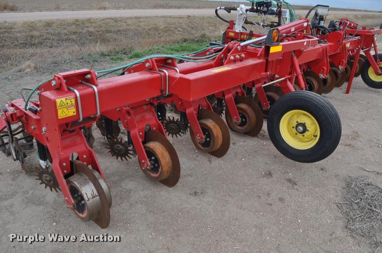 image for item L5138 Sunflower 7630 strip-till