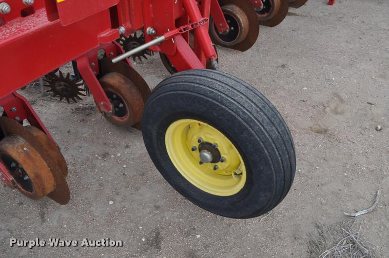 image for item L5138 Sunflower 7630 strip-till