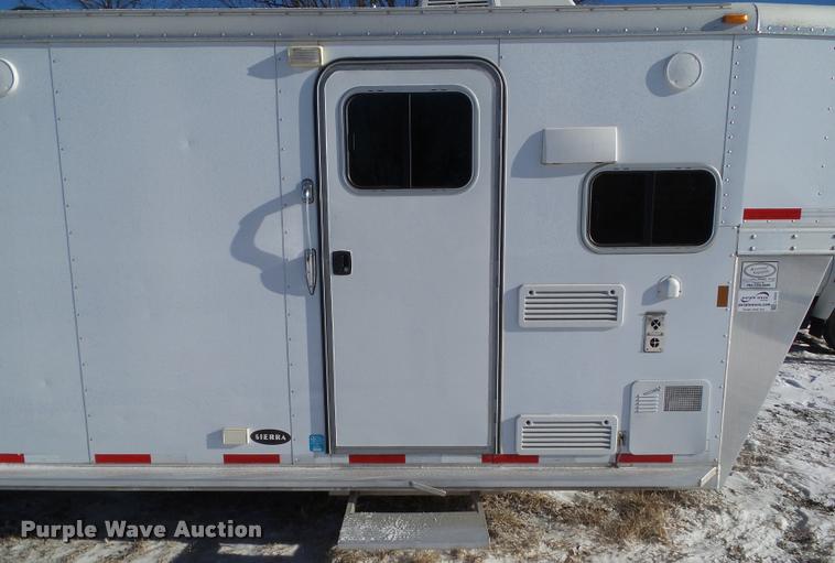 image for item L5534 2013 Exiss Sierra 7308LQ horse trailer