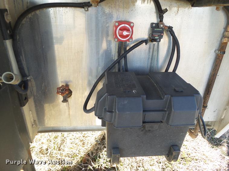 image for item L5534 2013 Exiss Sierra 7308LQ horse trailer