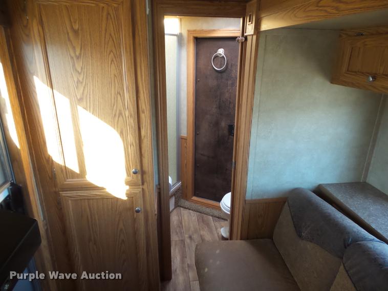 image for item L5534 2013 Exiss Sierra 7308LQ horse trailer