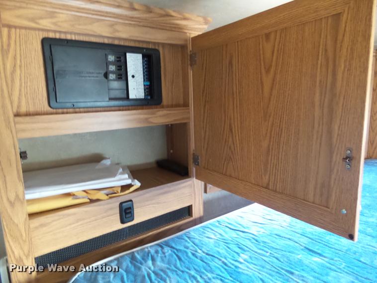 image for item L5534 2013 Exiss Sierra 7308LQ horse trailer