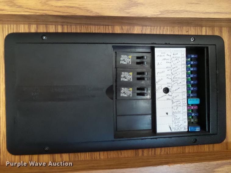 image for item L5534 2013 Exiss Sierra 7308LQ horse trailer