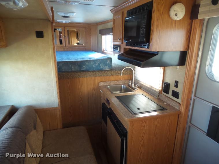 image for item L5534 2013 Exiss Sierra 7308LQ horse trailer