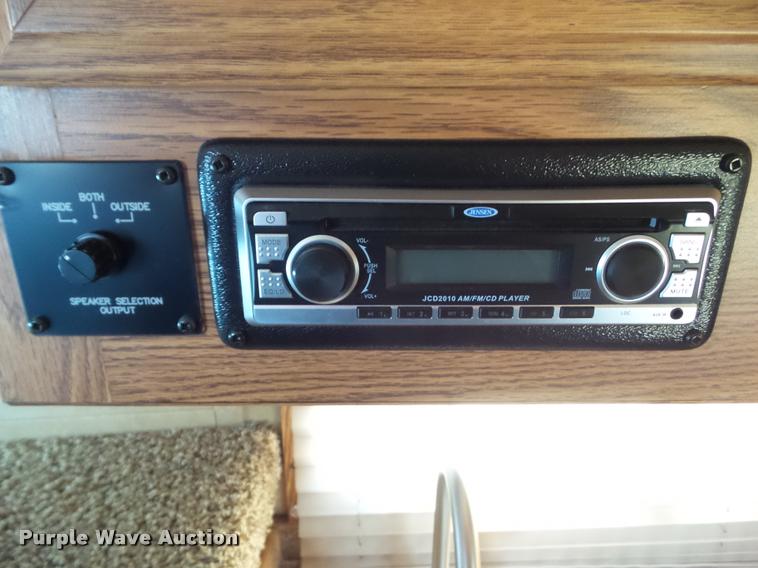 image for item L5534 2013 Exiss Sierra 7308LQ horse trailer