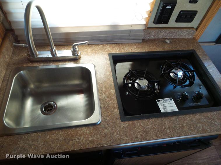 image for item L5534 2013 Exiss Sierra 7308LQ horse trailer