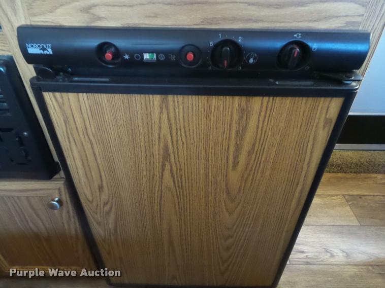 image for item L5534 2013 Exiss Sierra 7308LQ horse trailer