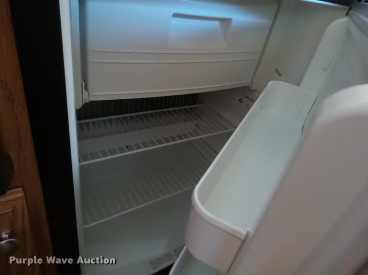 image for item L5534 2013 Exiss Sierra 7308LQ horse trailer