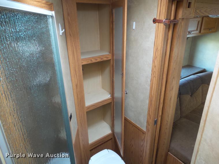 image for item L5534 2013 Exiss Sierra 7308LQ horse trailer