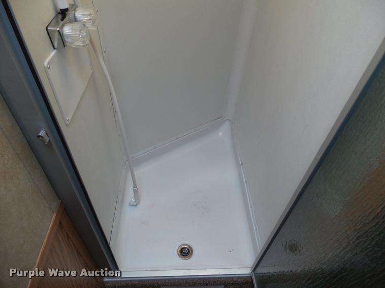 image for item L5534 2013 Exiss Sierra 7308LQ horse trailer