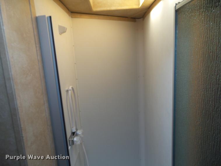 image for item L5534 2013 Exiss Sierra 7308LQ horse trailer