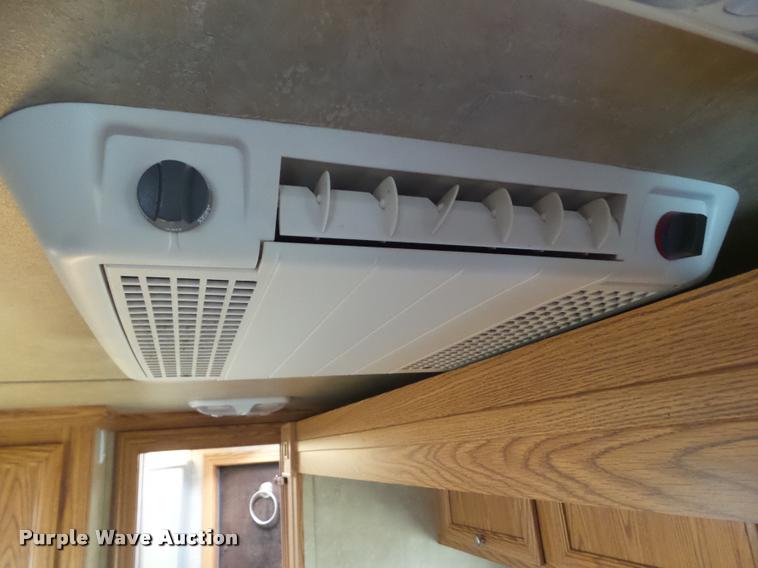 image for item L5534 2013 Exiss Sierra 7308LQ horse trailer