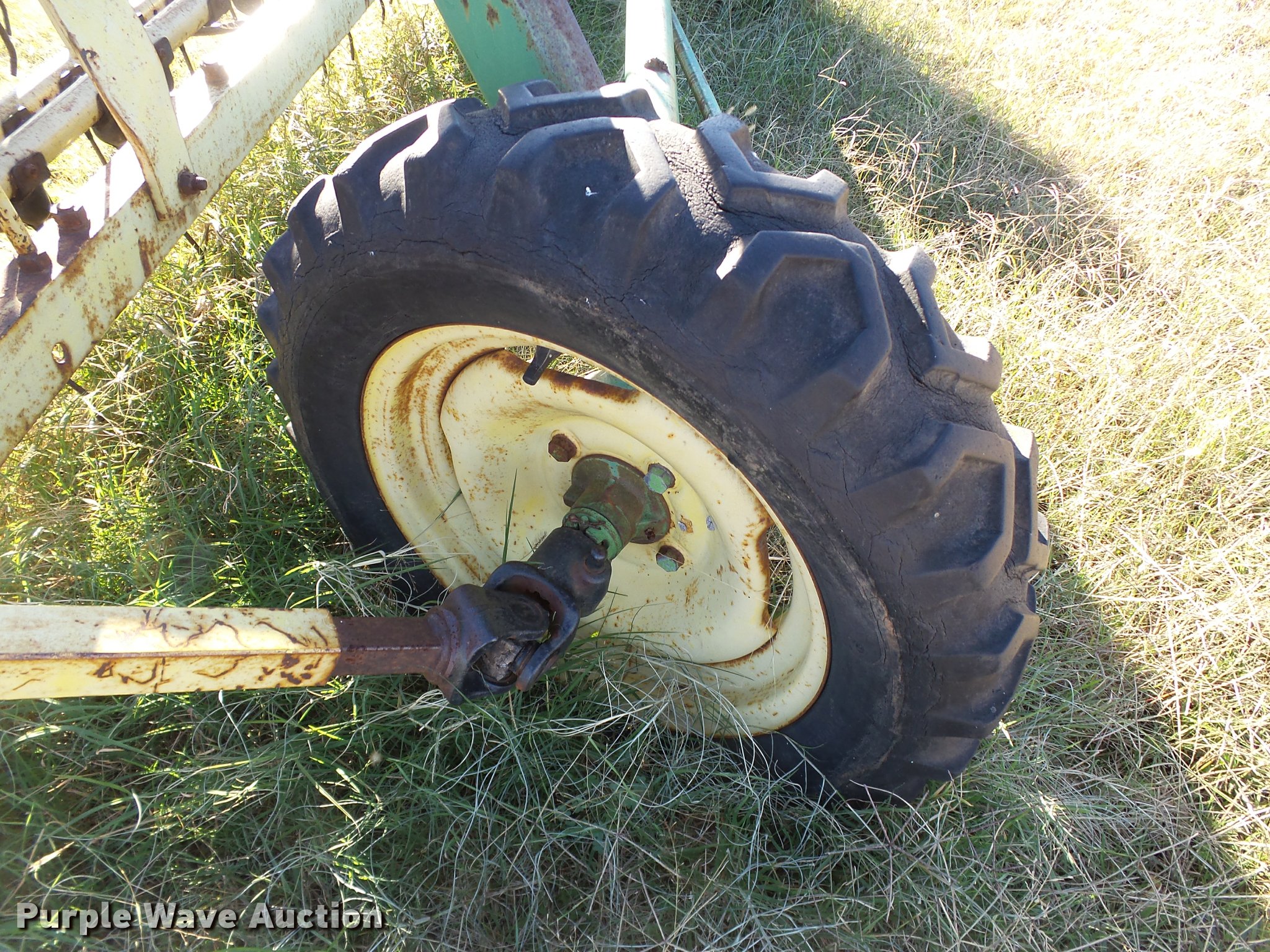 John Deere 670 hay rake in Guthrie, OK | Item DB4613 sold | Purple Wave