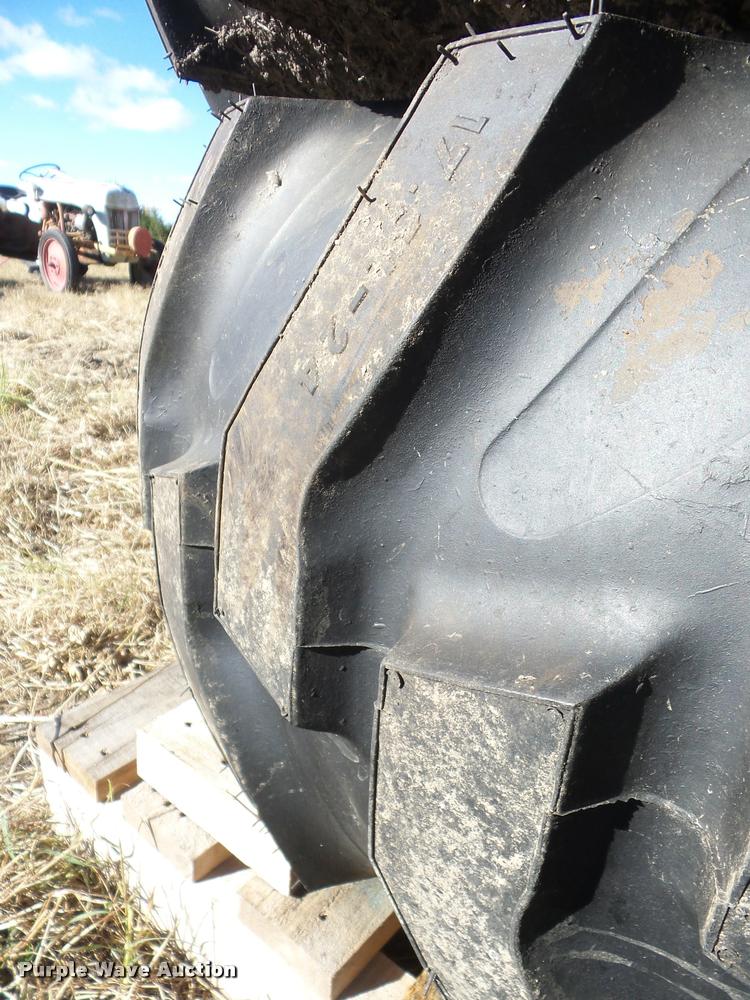 image for item AG9128 (4) tires