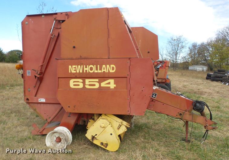 image for item AG9129 1997 New Holland 654 round baler