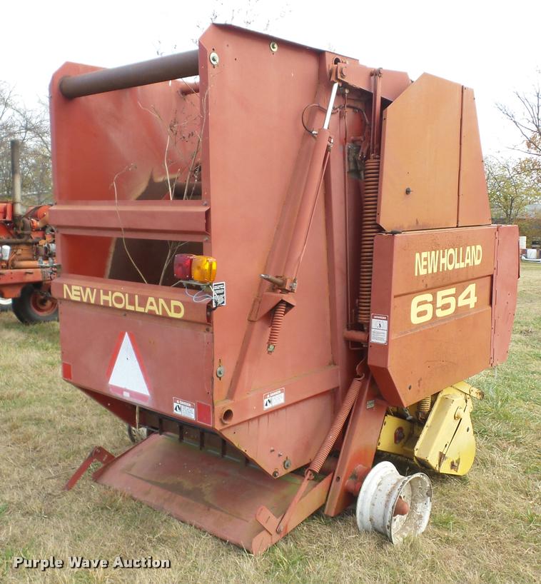 image for item AG9129 1997 New Holland 654 round baler