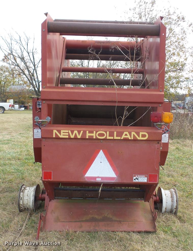 image for item AG9129 1997 New Holland 654 round baler